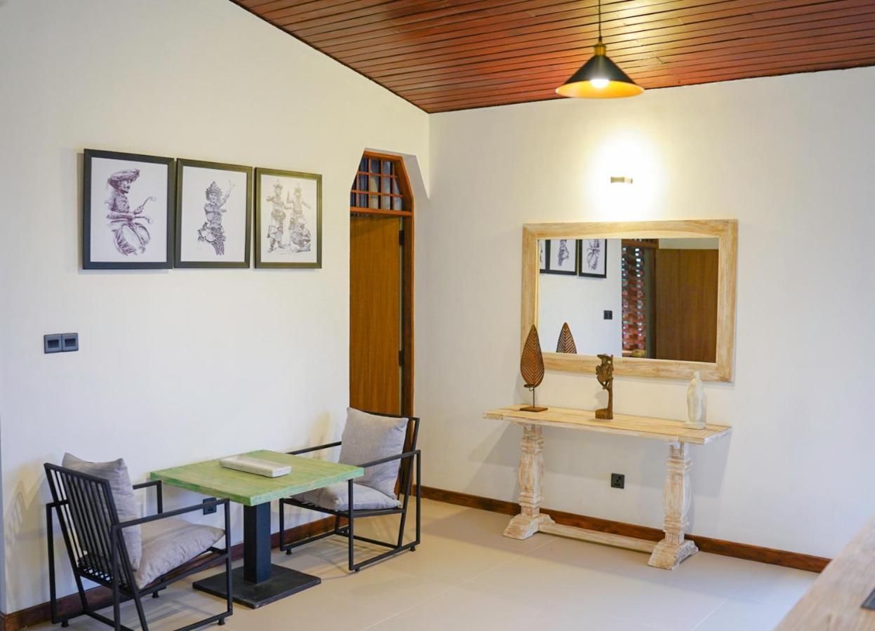 Chariot Square Hotel Канди Екстериор снимка