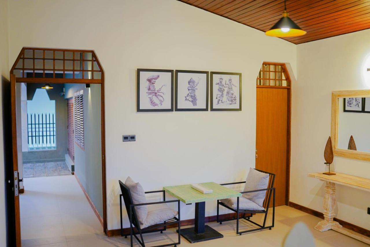Chariot Square Hotel Канди Екстериор снимка