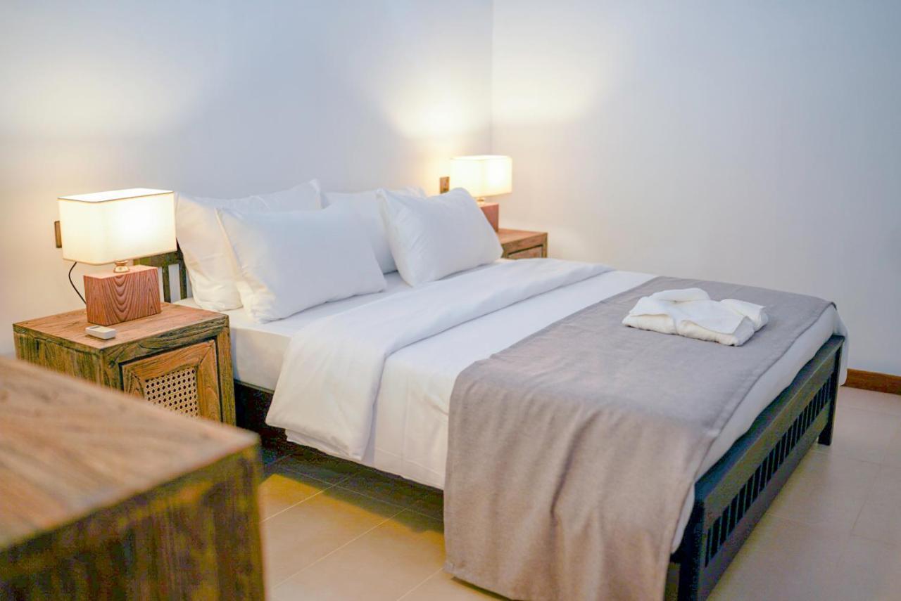 Chariot Square Hotel Канди Екстериор снимка