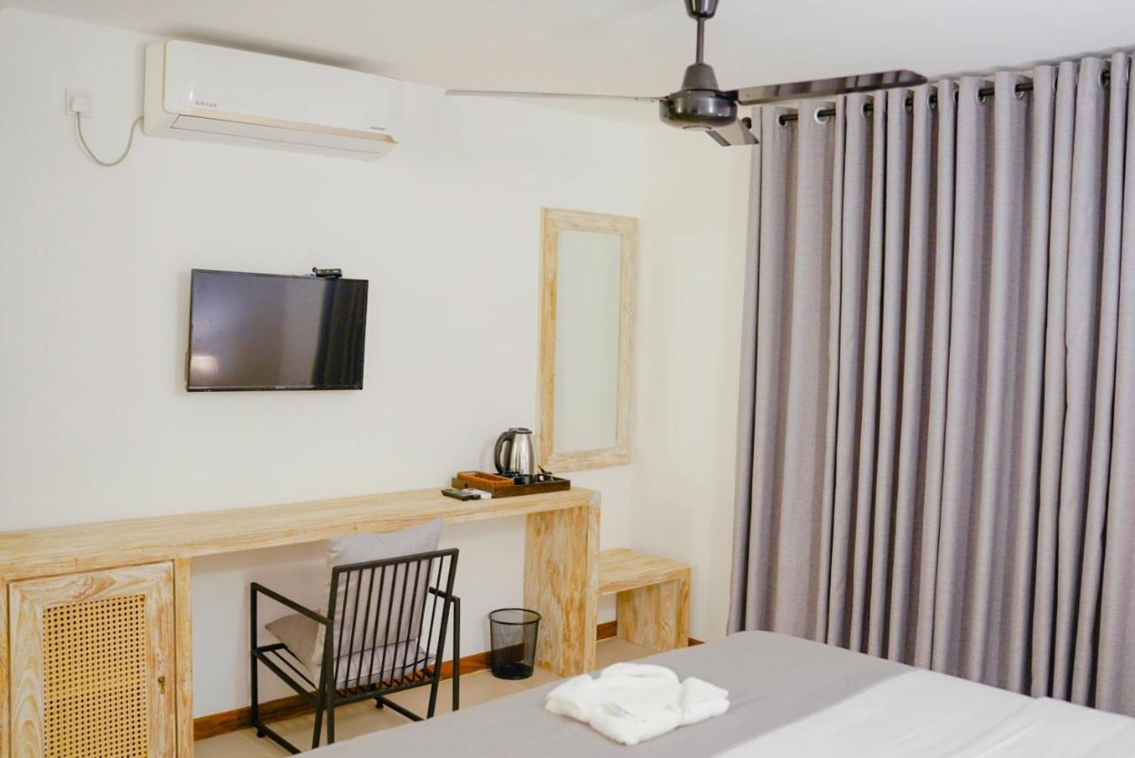 Chariot Square Hotel Канди Екстериор снимка