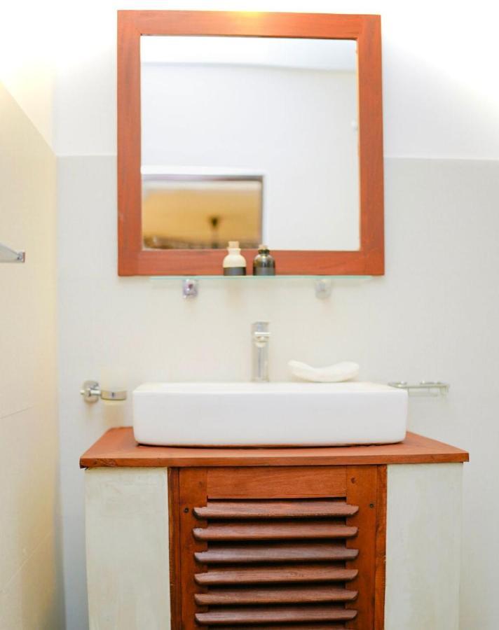 Chariot Square Hotel Канди Екстериор снимка