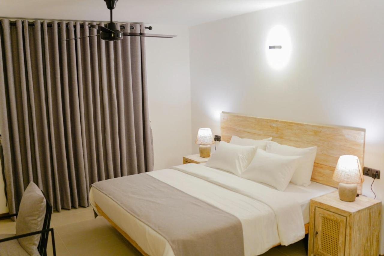 Chariot Square Hotel Канди Екстериор снимка